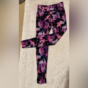 Abstract Purple and Pink Leggings with Dynamic Design
